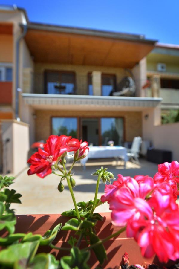 Egri Otthonom Vendégház Hotell Exteriör bild